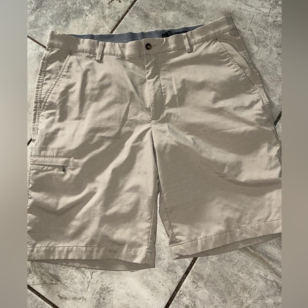 Greg Norman Collection Light Khaki Cargo Shorts
